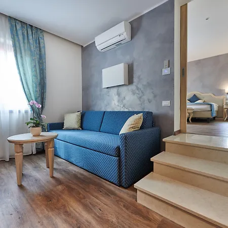 Front 4* 布雷佐内加尔达