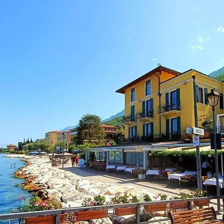 Front 4* Brenzone sul Garda