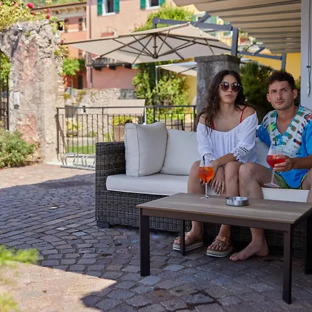 Front Brenzone sul Garda