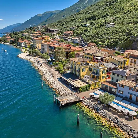 Front Hotel Brenzone sul Garda