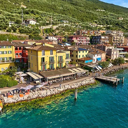 Front Brenzone sul Garda