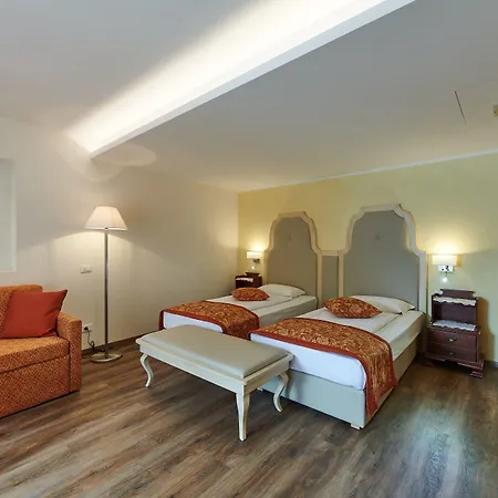 Front Hotel