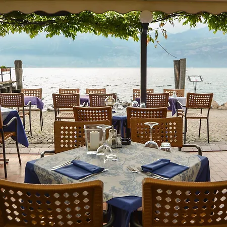 Front Hotel Brenzone sul Garda