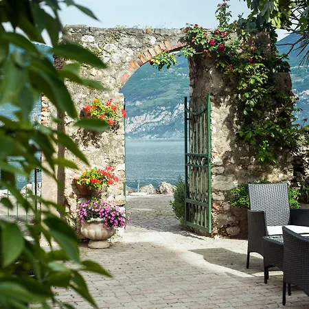 Front Hotel