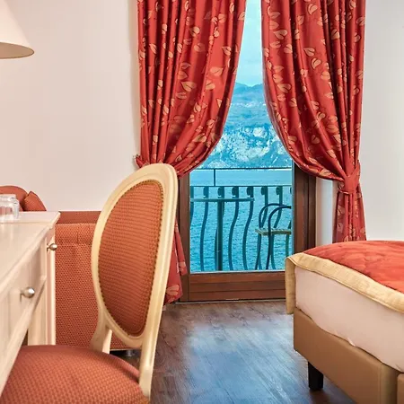 Front Otel Brenzone sul Garda