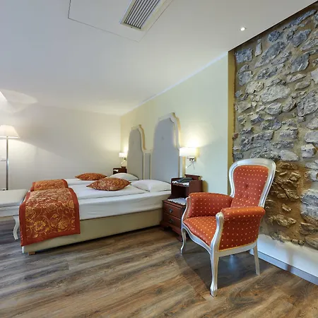 Front Otel 4*